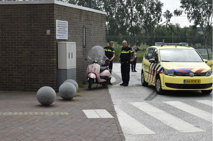 Scooterrijdster onderuit bij ongeval