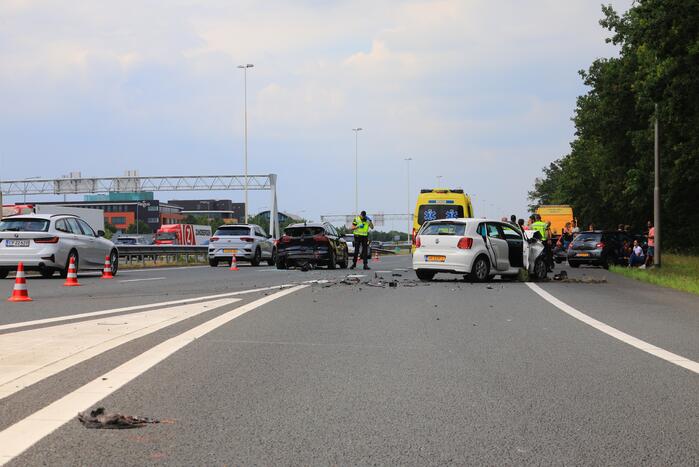 Meerdere voertuigen betrokken bij kop-staart botsing