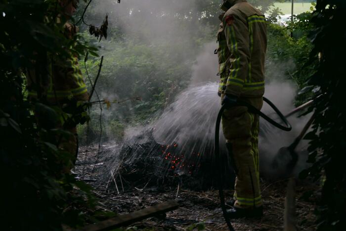 Politiehelikopter ontdekt brand in bosgebied