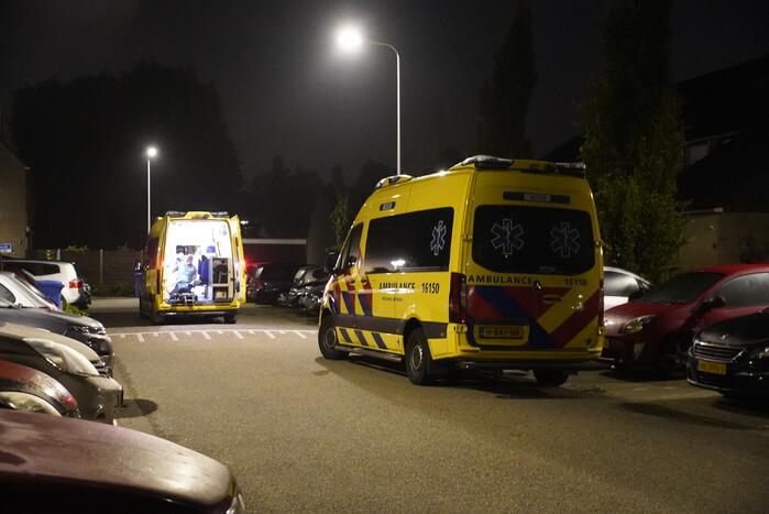 Persoon zwaargewond door incident in woning