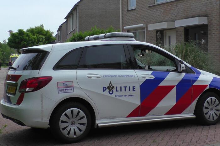 Buurtbewoners moeten binnen blijven na melding van schietpartij