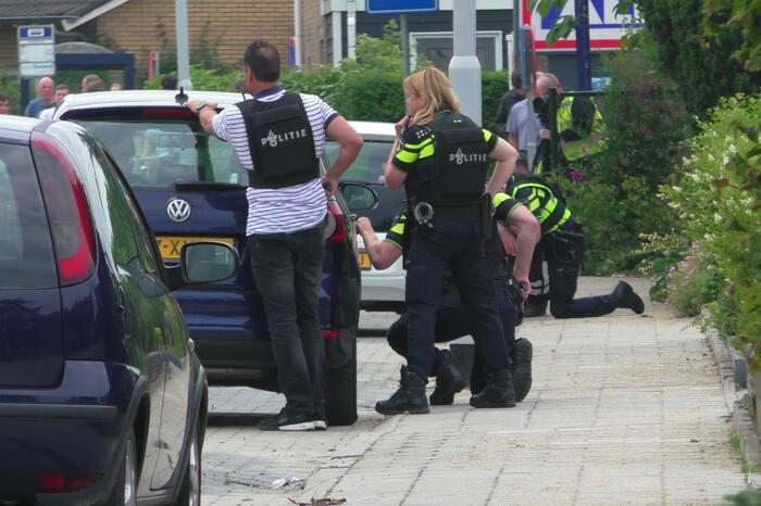 Buurtbewoners moeten binnen blijven na melding van schietpartij
