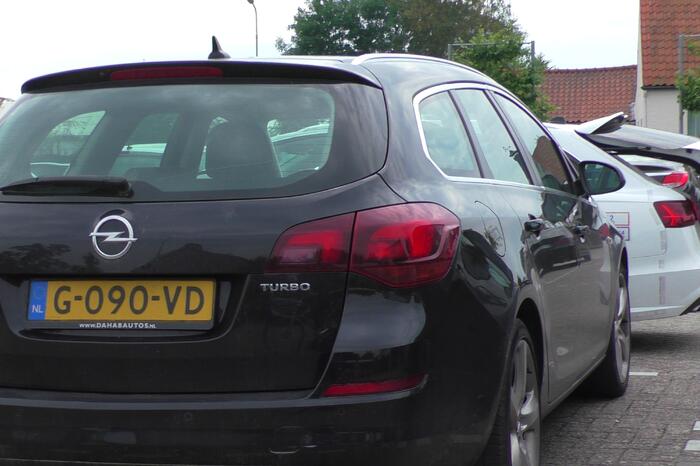 Buurtbewoners moeten binnen blijven na melding van schietpartij