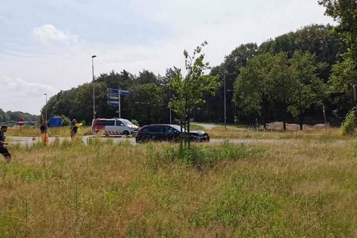 Schade bij botsing op rotonde