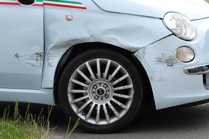 Flinke schade bij aanrijding op kruising