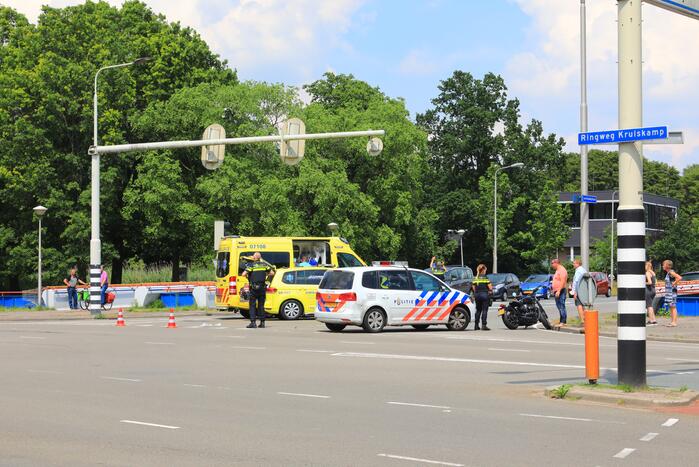Motorrijder ernstig gewond automobilist rijdt door
