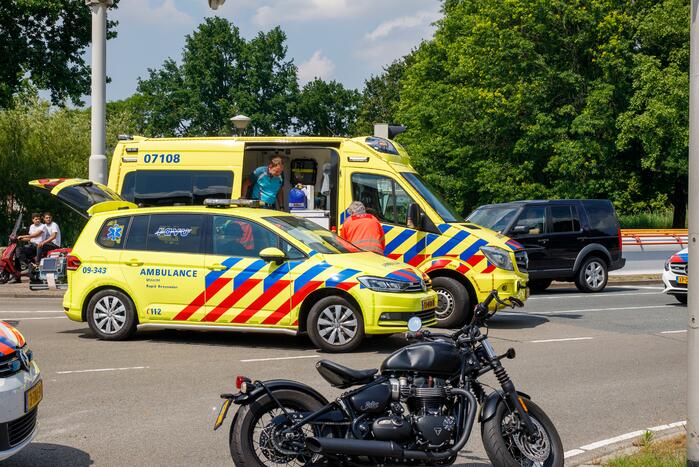 Motorrijder ernstig gewond automobilist rijdt door