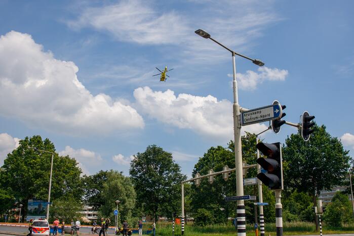 Motorrijder ernstig gewond automobilist rijdt door