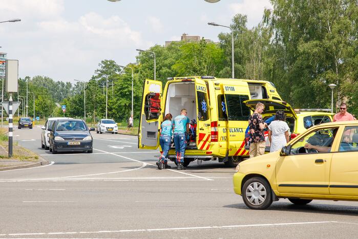 Motorrijder ernstig gewond automobilist rijdt door