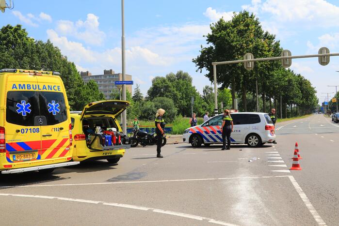 Motorrijder ernstig gewond automobilist rijdt door