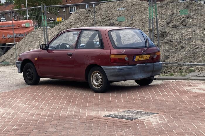 Kop-staart botsing tussen twee auto's