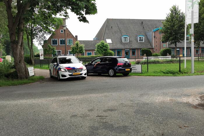Dode gevonden op terrein van manage, politie doet onderzoek
