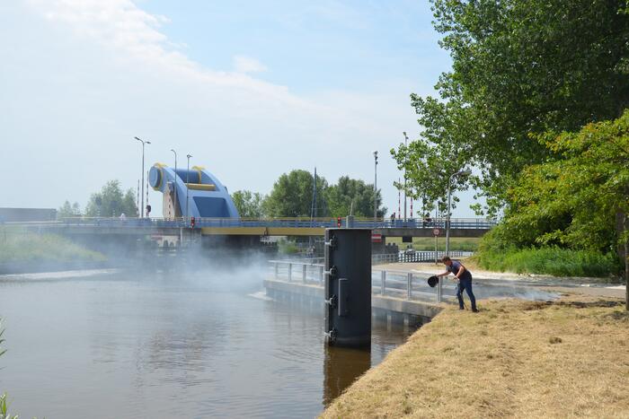 Grasveld bij Slauerhoffbrug in brand