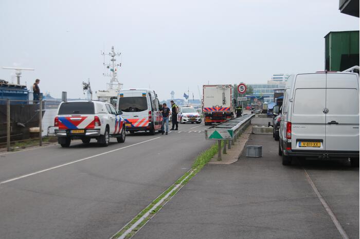 Politie haalt lichaam uit water Westelijk Havengebied