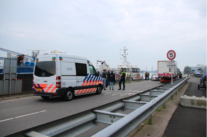 Politie haalt lichaam uit water Westelijk Havengebied