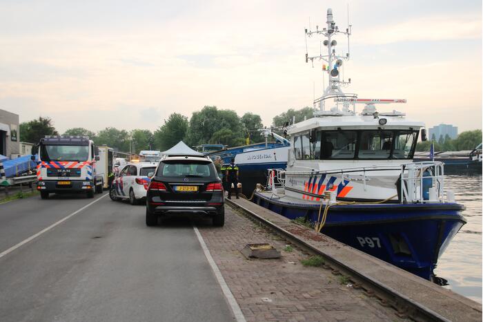 Politie haalt lichaam uit water Westelijk Havengebied