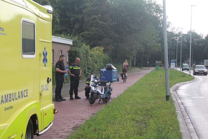 Twee bezorgscooters botsen op elkaar