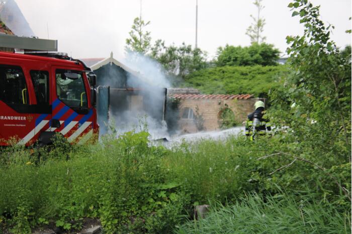 Brandweer blust hevige buitenbrand
