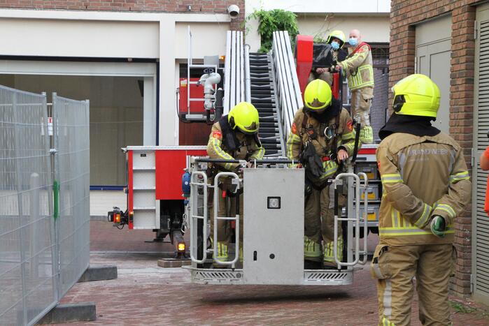 Brandweer doet onderzoek naar mogelijke brand op dak Museum W