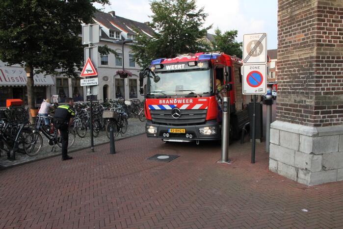 Brandweer doet onderzoek naar mogelijke brand op dak Museum W