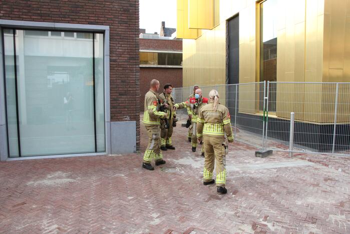 Brandweer doet onderzoek naar mogelijke brand op dak Museum W