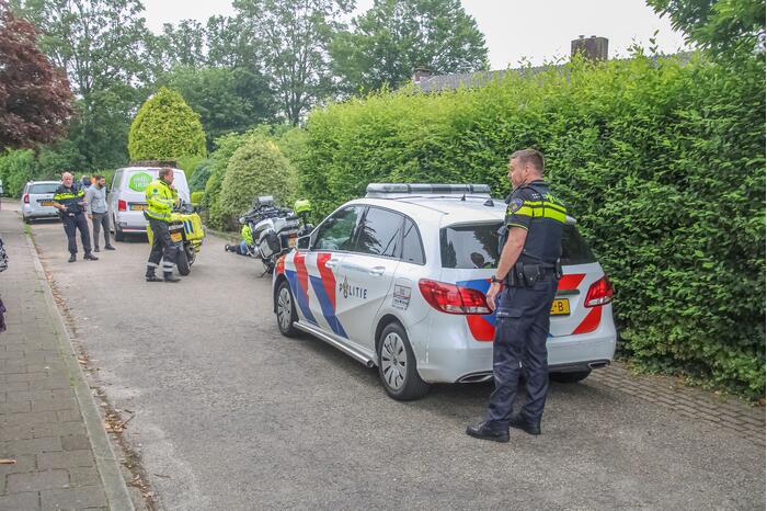 Meisje op fiets raakt gewond bij aanrijding met bestelbus
