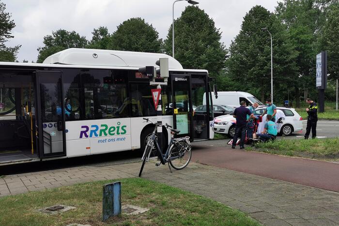 Fietsster gewond bij aanrijding met lijnbus