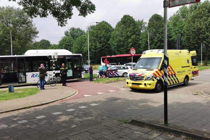 Fietsster gewond bij aanrijding met lijnbus