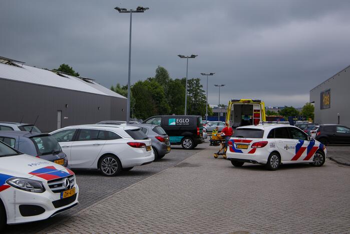 Fietser geschept op parkeerterrein Praxis