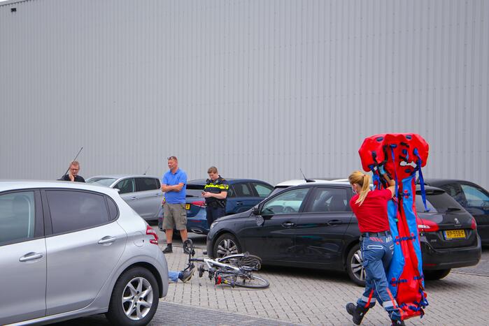 Fietser geschept op parkeerterrein Praxis