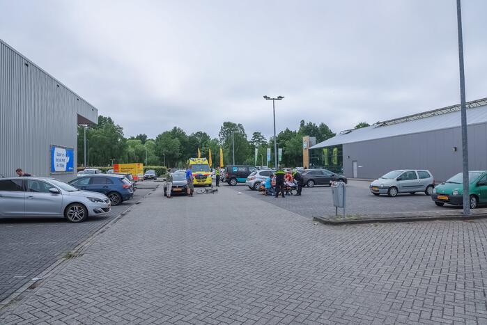Fietser geschept op parkeerterrein Praxis