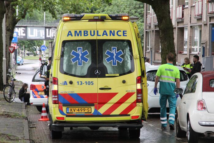 Vrouw valt en raakt gewond