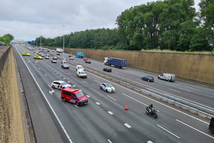Twee bestelbussen en vrachtwagen betrokken bij ongeval onder Gouwe Aquaduct