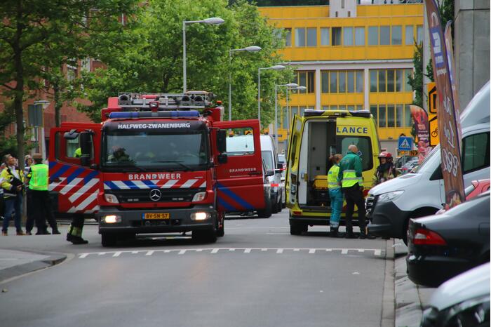 Uitslaande brand verwoest flatwoning in Geuzenveld