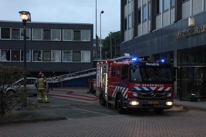 Veel rook bij grote brand in kantoorpand