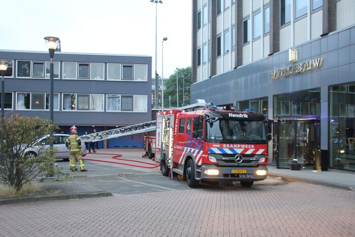 Veel rook bij grote brand in kantoorpand