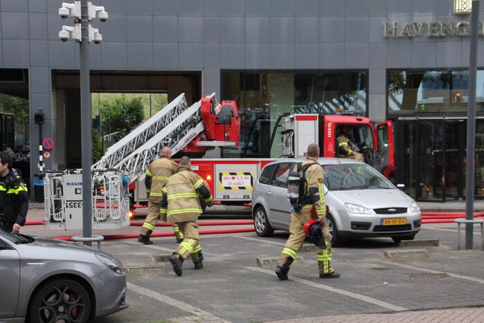 Veel rook bij grote brand in kantoorpand