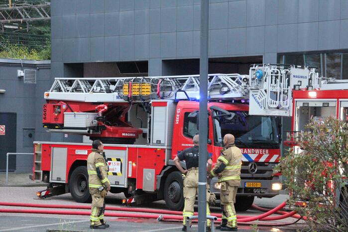 Veel rook bij grote brand in kantoorpand