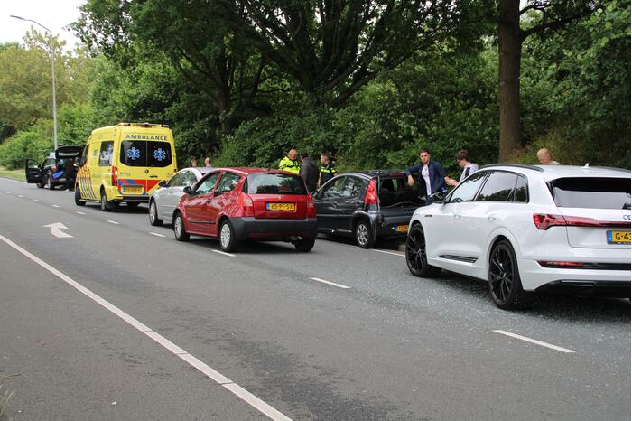 Vier personenwagens betrokken bij kop-staartaanrijding