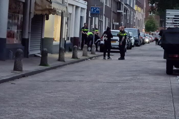 Politie haalt man uit woning
