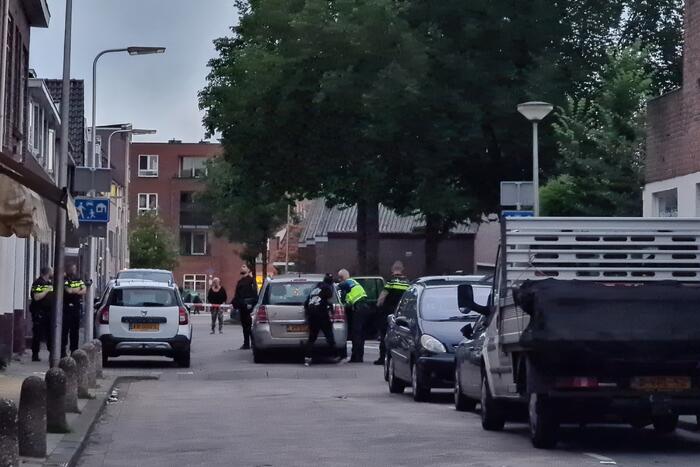 Politie haalt man uit woning