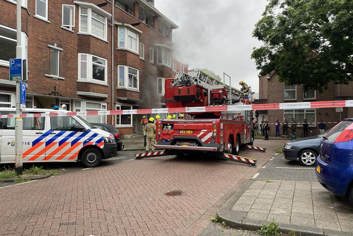 Veel rook uit benedenwoning door brand