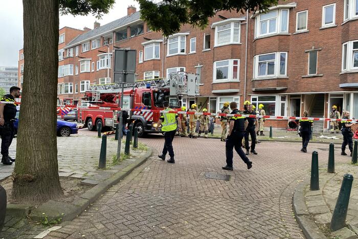 Veel rook uit benedenwoning door brand