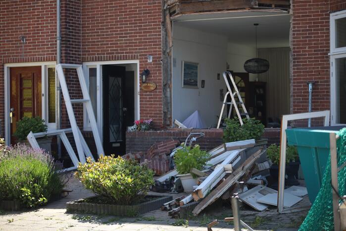 Voorgevel woning deels ingestort bij werkzaamheden