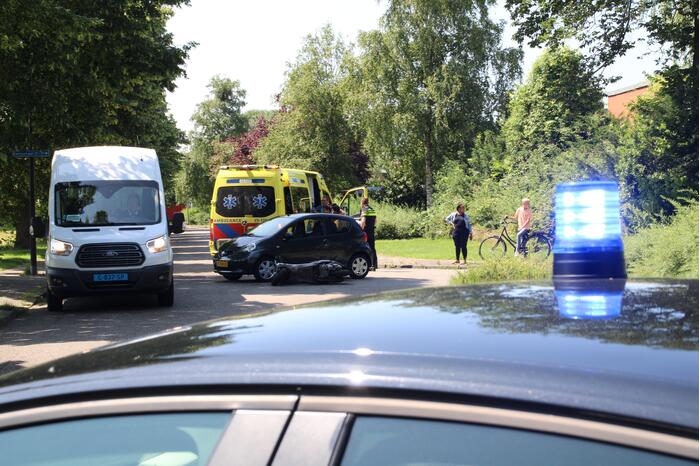 Scooterrijder gewond bij botsing met auto