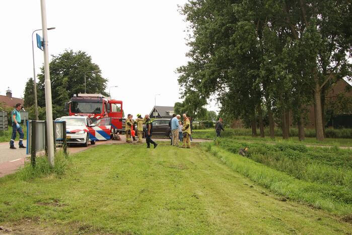 Zitmaaier gekanteld en belandt op slootrand