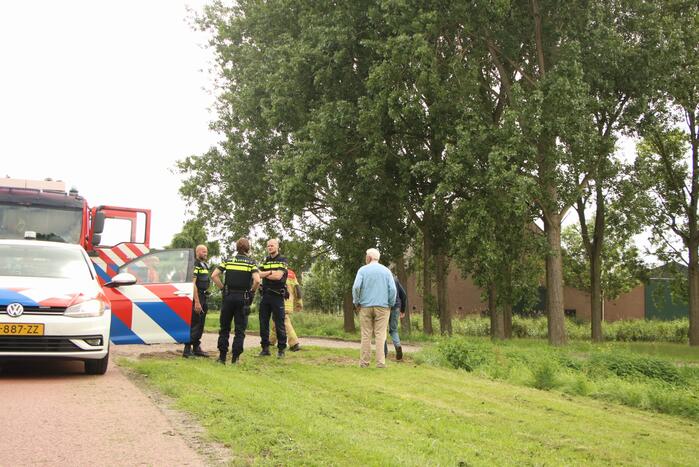 Zitmaaier gekanteld en belandt op slootrand