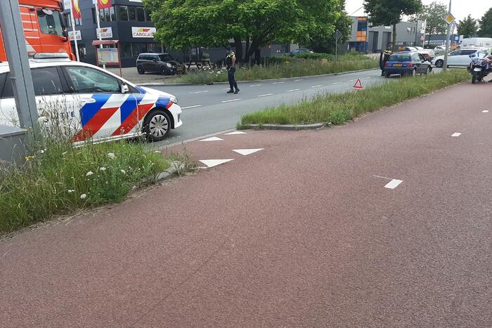 Schade bij botsing tussen drie voertuigen