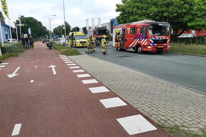 Schade bij botsing tussen drie voertuigen