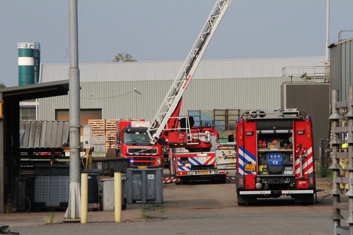#Weert Brandweer blust brand in bedrijf op industrietterein Lozerweg Weert.